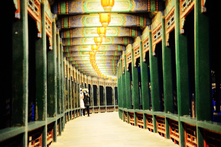 Long Corridor of the Summer Palace lit up