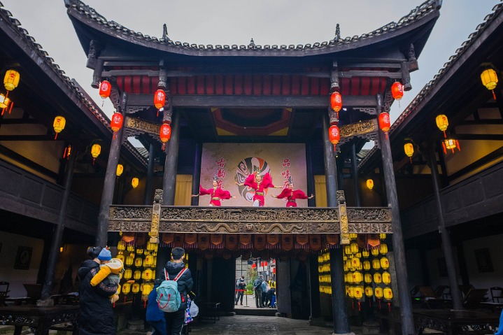 Ancient stage reopens after facelift in Chongqing