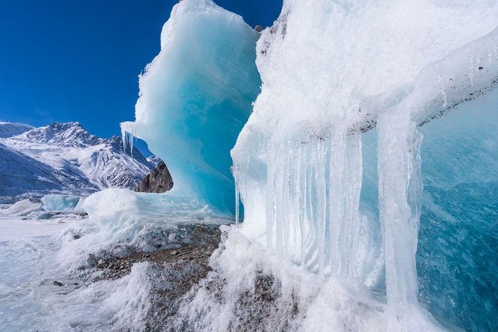 Laigu Glacier showcases magnificent landscapes