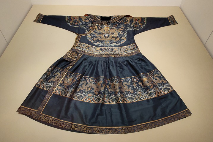 Exhibition showcases ancient Chinese costume