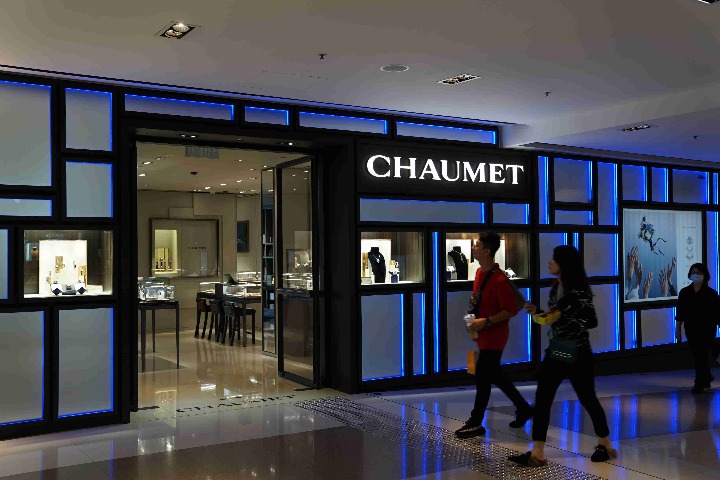 China's luxury goods market bucks global trend