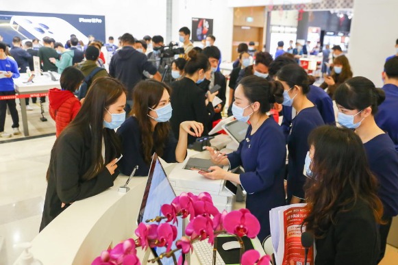 Offshore duty-free shops see 1.5b yuan in sales in 7 days