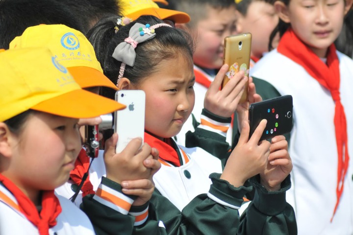 Primary, secondary school students banned from bringing mobile phones