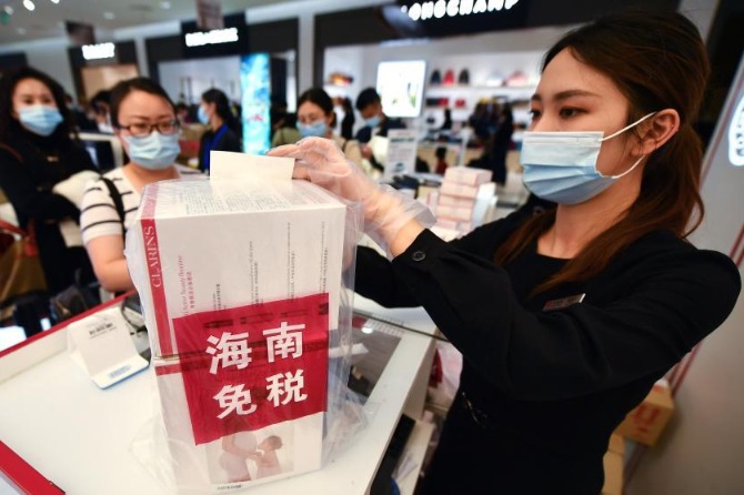 Duty-free sales put Hainan on high wave of growth