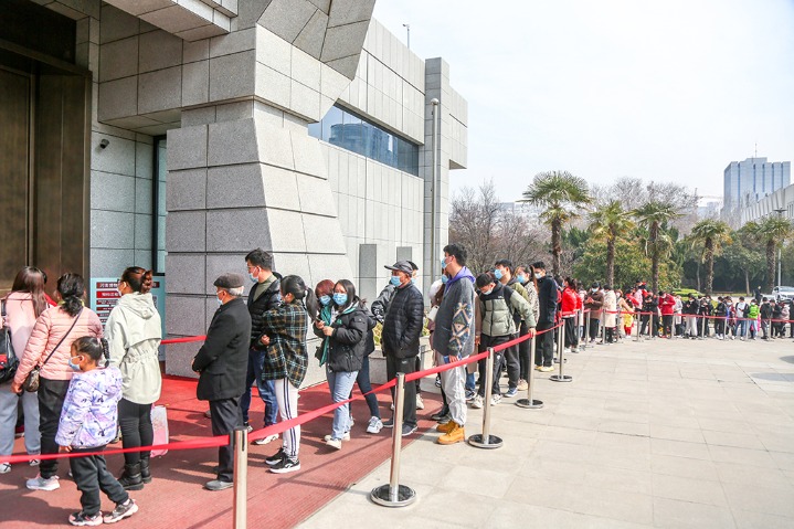 Spring Festival Gala dance draws people to Henan Museum