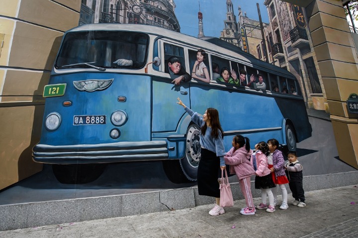 Graffiti walls revive old block in Guangzhou
