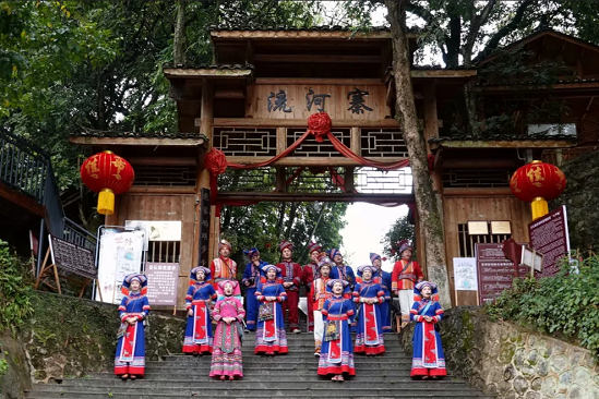 Liusanjie's hometown welcomes numerous tourists