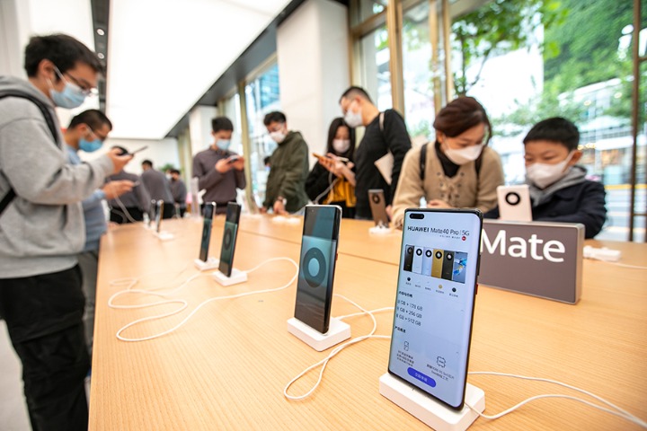 China reports surge in mobile phone shipments in February