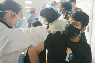 Foreign students vaccinated in Wuhan