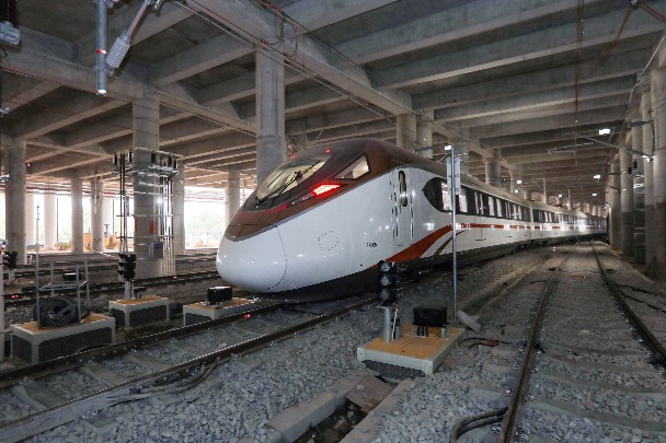 Guangzhou subway train's speed on trial run hits 176 km/h