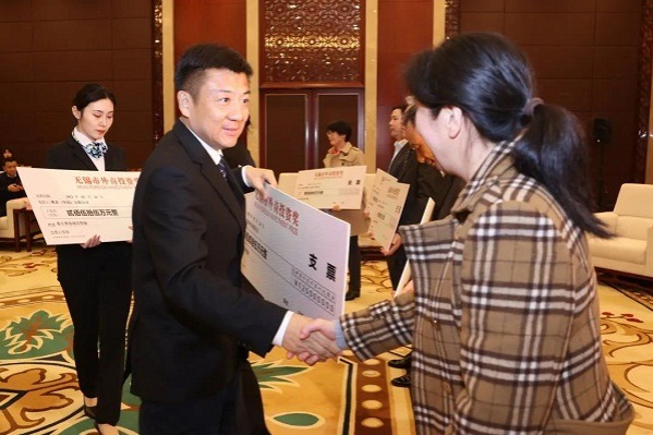 Wuxi awards key foreign investment projects