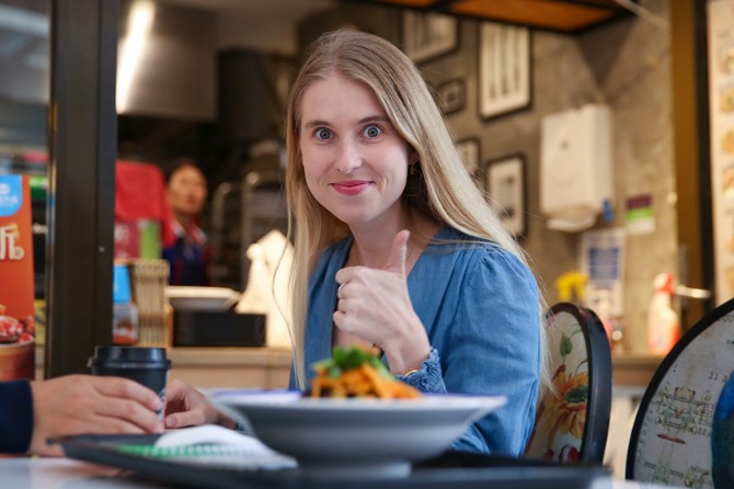 Australian woman captures Chinese food, culture on videos