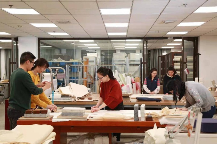 China bestows 1st national award for book restoration