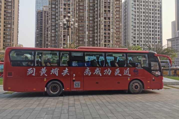 Shuttle links Guangzhou with Zhuhai checkpoints