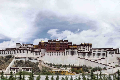 Ancient books on Tibetan culture go online