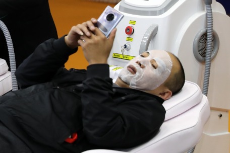Male consumers spur medical aesthetics industry in China