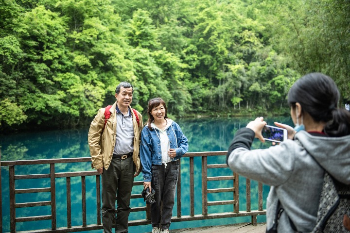 Younger Chinese willing to travel with parents during holiday