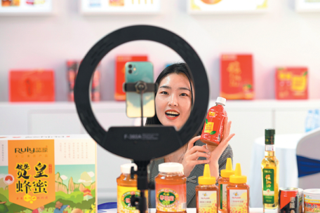 International businesses eye China's resilient consumer market