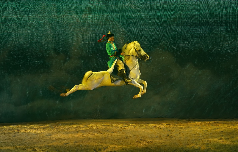 Nomidic horse gala stuns Hohhot