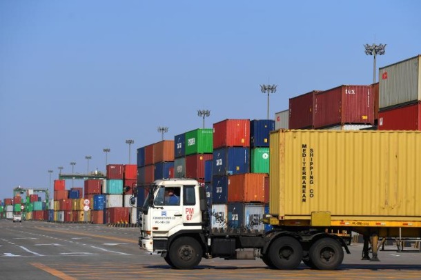 China's foreign trade expands growth in Jan-April