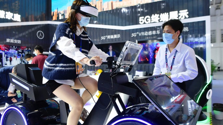 High-tech gadgets kick off digital summit in Fuzhou