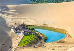 Crescent Moon Spring, Dunhuang