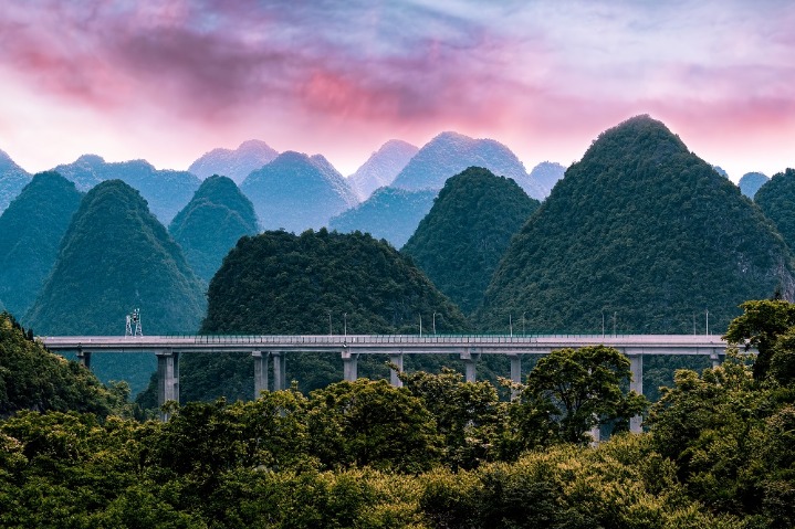 Karst landscapes highlight unique charms of Guizhou