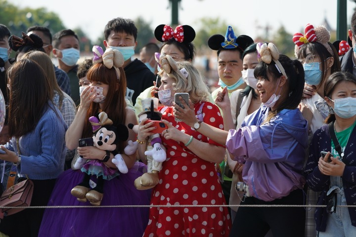 Shanghai Disneyland helps drive regional growth