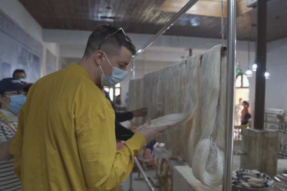 Atlas silk passed on through generations in Xinjiang