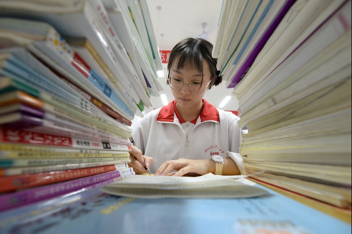 Record 10.78m students to sit gaokao in 2021