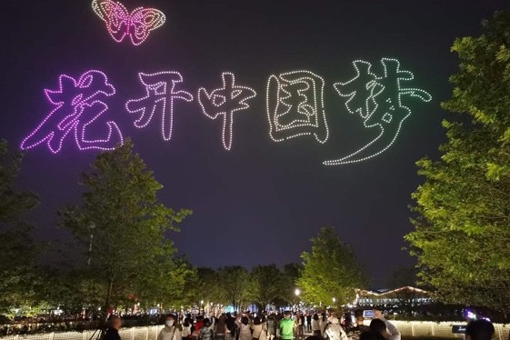 10th China Flower Expo attracts 20,000 on opening day