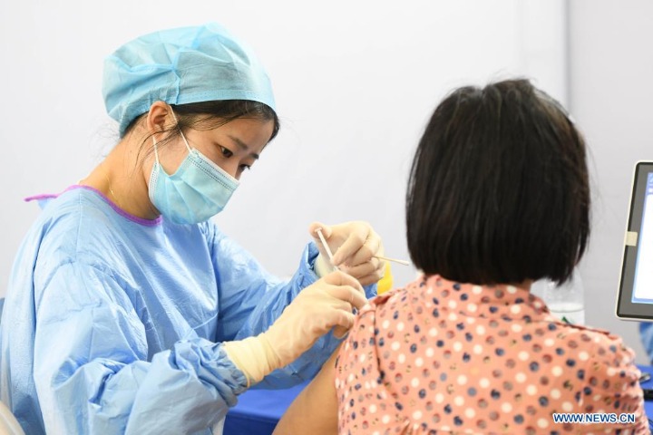 Vaccination centers in rural areas show China's resolve