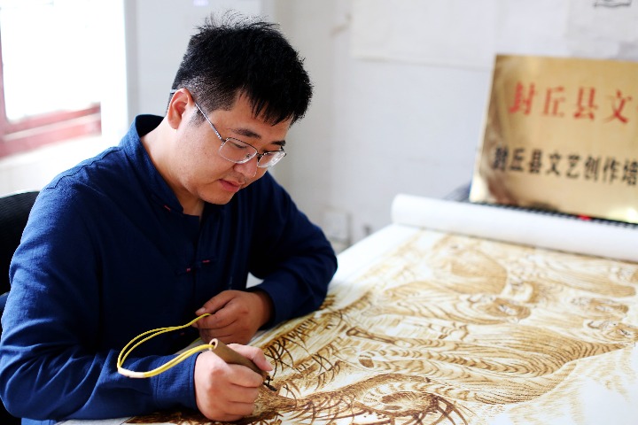 Artist sets new Guinness record with longest pyrograph work