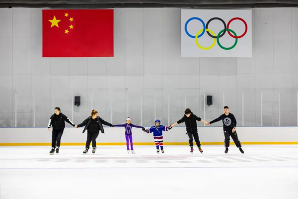 Central China's largest ice sports center opens in Wuhan development zone
