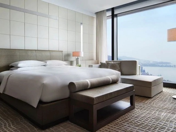 Grand-Hyatt-Dalian-P023-Chairman-and-Pres-Suite-Bed-Room.4x3.adapt.640.480.webp.jpg