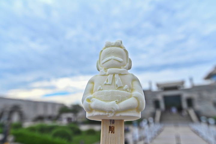Terracotta warrior-shaped ice pops debut in Shaanxi