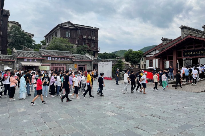 China's red tourism booms in H1