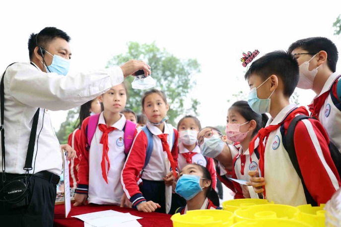 China's compulsory education rate reaches average of high-income countries: White paper