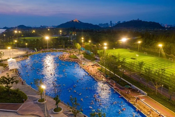 Nantong's largest outdoor swimming pool reopens