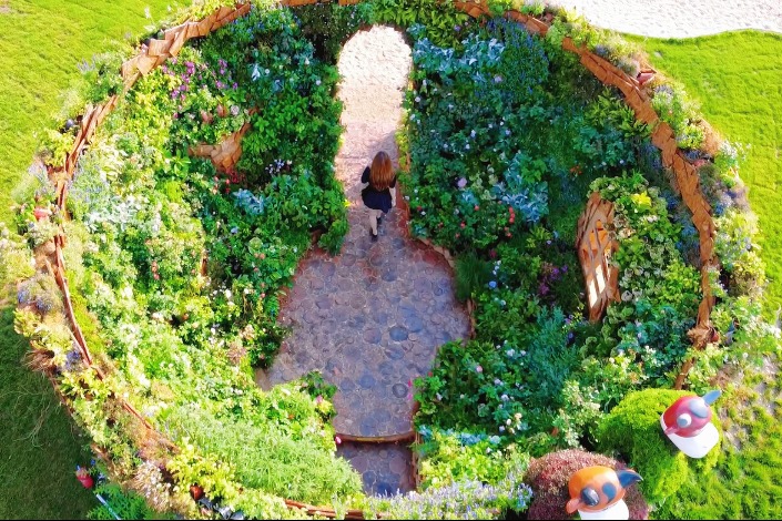 Jinan's 'Alice in Wonderland' garden a summer tourism hit