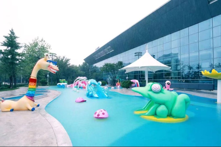Water fun town opens in Beijing