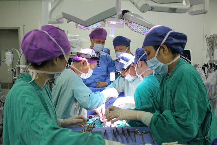 Beating-heart transplant succeeds in Guangdong
