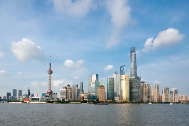 Pudong rolls up its sleeves for big role