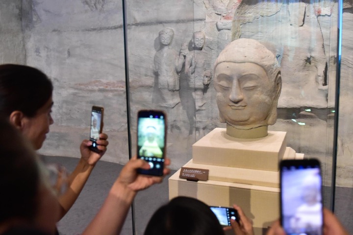 China's cultural heritage sites limit visitors amid epidemic resurgence