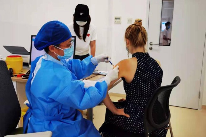 More expats in China receive COVID-19 vaccines