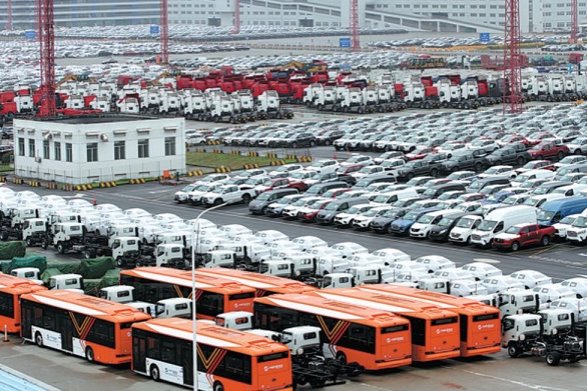China's auto exports hit record monthly high in July