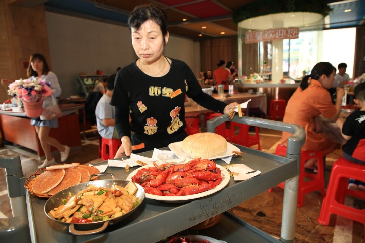 Hubei crayfish e-commerce exports boom