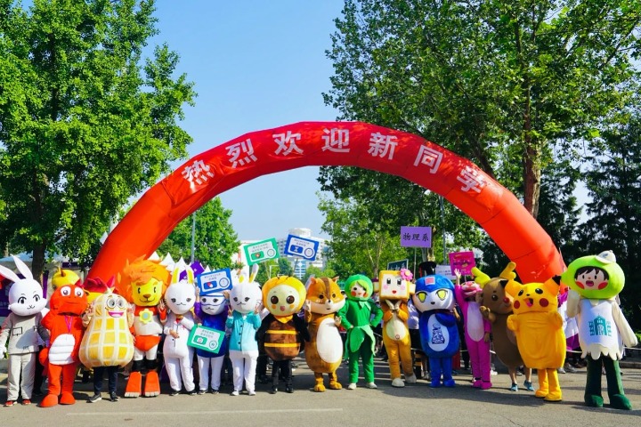 Enrollment day: welcome to Tsinghua, freshmen!