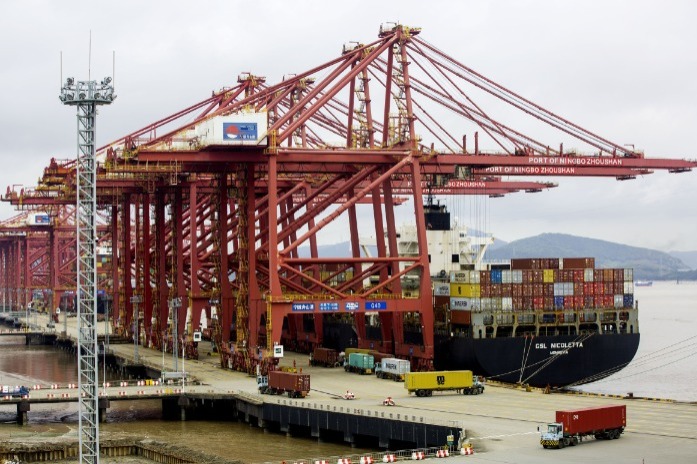China's major ports report container throughput growth in mid-August