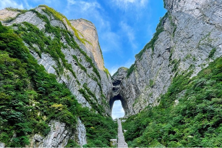 Unique mountain landscapes enhance natural charm of Zhangjiajie